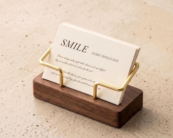 Porta biglietti da visita in legno di noce con dettagli in ottone, organizer da scrivania, supporto minimalista per ufficio, idea regalo per colleghi.