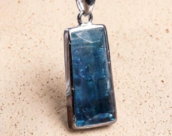 Collana con cianite blu naturale, ciondolo Zen in argento sterling S925, gioiello con cristalli curativi per lei, pietra preziosa minimalista, regalo unico