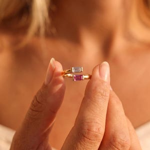 14K gouden geboortesteenring Baguette geboortesteen Familie Geboortemaand Dunne band Twee stenen Ring op maat cadeau
