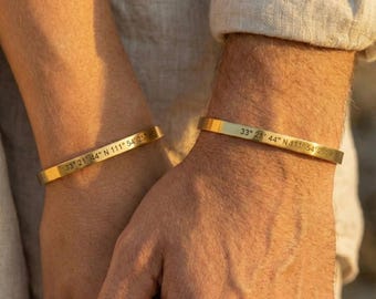 Pulseira com coordenadas gravadas, pulseira personalizada, data especial, joia personalizada, presente para relacionamentos à distância.