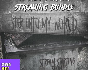 Może przedstawiać: Czarno-białe zdjęcie drewnianego znaku z napisem "STEP INTO MY WORLD". Znak jest przymocowany do betonowej konstrukcji z napisem "STREAM STARTING SOON". Obrazek jest grafiką promocyjną pakietu horrorów do streamowania.