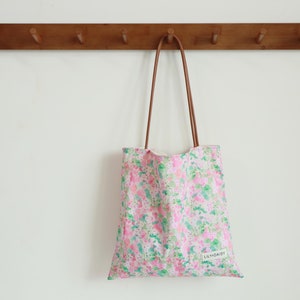 Sac fourre-tout en coton à fleurs rose, sac à bandoulière d'inspiration vintage des années 70, sac à provisions réutilisable, fourre-tout décontracté de tous les jours, sac fourre-tout d'école
