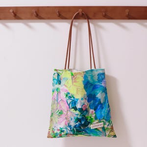 Sac fourre-tout en coton à fleurs bleu, sac à bandoulière d'inspiration vintage des années 70, sac à provisions réutilisable, fourre-tout décontracté de tous les jours, sac fourre-tout d'école