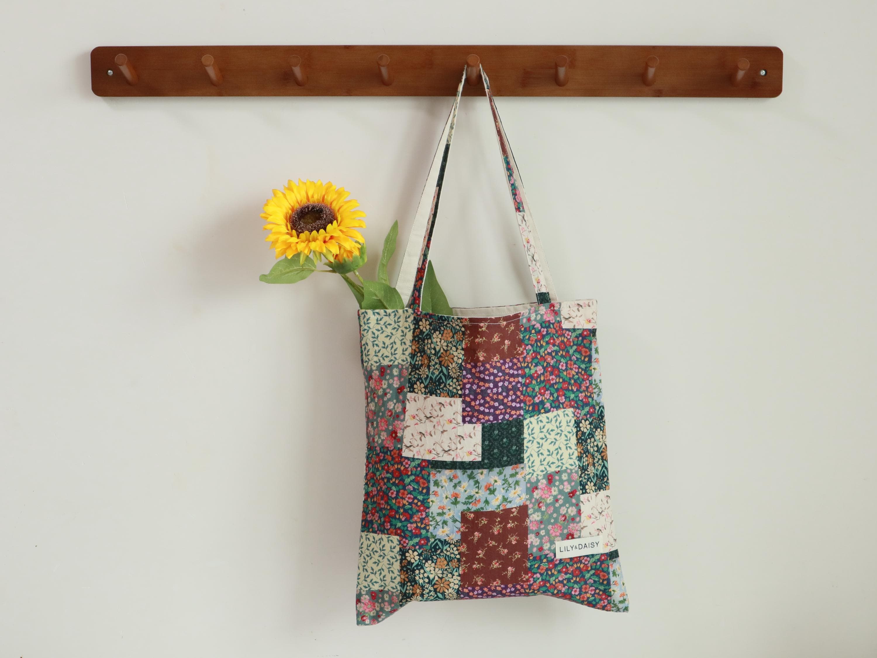 Patchwork Floral Cotton Tote Bag, Vintage-Inspired Shoulder Bag, Reusable Shopping Bag, Casual Everyday Tote, School Tote Bag