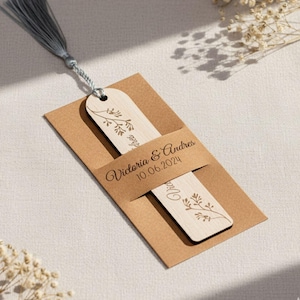 Marcapáginas de madera personalizado: grabado personalizado con borla de tela