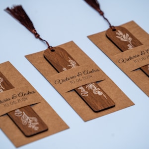 Custom wooden bookmarks for weddings - Perfect guest favors - Personalized wood bookmarks with tassels for rustic weddings