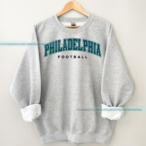 Philadelphia Football Vintage Sweatshirt T-Shirt,Philadelphia Eagle Football Shirt,Football Tshirt,Eagle Retro Crewneck,Eagle Fan Gift FDA4 imagem 3