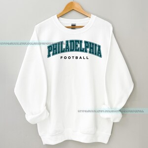 Philadelphia Football Vintage Sweatshirt T-Shirt,Philadelphia Eagle Football Shirt,Football Tshirt,Eagle Retro Crewneck,Eagle Fan Gift FDA4 imagem 2