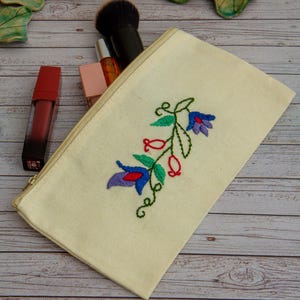 Women&#39;s Floral Cosmetic Bag, Flower Motif Makeup Bag, Vintage-Inspired Makeup Bag, Elegant Handbag