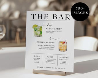 Könnte beinhalten: Ein weißes Bar-Menüschild mit dem Text "THE BAR" oben. Das Schild listet Cocktail-Optionen wie Vodka Gimlet und Cherry Sunrise mit Illustrationen der Getränke auf. Das Schild listet auch Bier, Wein und Spirituosen auf.