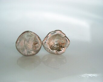 Flower stud earrings