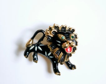 Black lion pin