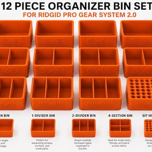 Könnte beinhalten: Ein orangefarbenes 12-teiliges Organizer-Behälter-Set für das Ridgid Pro Gear System 2.0. Das Set enthält offene Behälter, 1-Teiler-Behälter, 2-Teiler-Behälter, 4-Sektionen-Behälter und einen Bit-Halter-Behälter. Die Behälter sind für die Organisation verschiedener Artikel konzipiert.