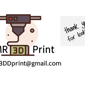 Pu&ograve; includere: Logo per MR 3D Print con grafica di stampante 3D in marrone, grigio e verde, con il testo "MR 3D Print" e un indirizzo email. Un biglietto scritto a mano dice "grazie per la visione" con una faccina sorridente.