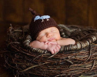 Baby girl or boy knit hat with bird applique.  Sizes newborn to big kid available.