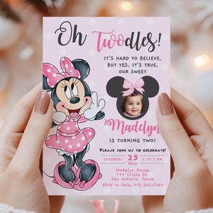 Bearbeitbares Foto Oh TWOdles Minnie Maus Geburtstagseinladung | Niedliche Hellrosa Polka Dot-Einladung | 2 Jahre altes Mädchen 2.Geburtstag Sofort MMB01