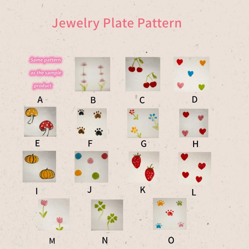 K&ouml;nnte beinhalten: Eine Sammlung quadratischer Schmuckplatten mit verschiedenen Mustern. Designs umfassen Kirschen, Herzen, Pilze, Pfotenabdr&uuml;cke, Blumen, Erdbeeren und K&uuml;rbisse. Der Text "Jewelry Plate Pattern" steht oben, mit "Same pattern as the sample product" dar&uuml;ber.