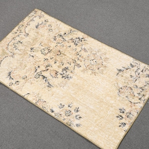 Vintage Small Rug 1.6x2.8 ft, Beige Moroccan Turkish Wool Rug