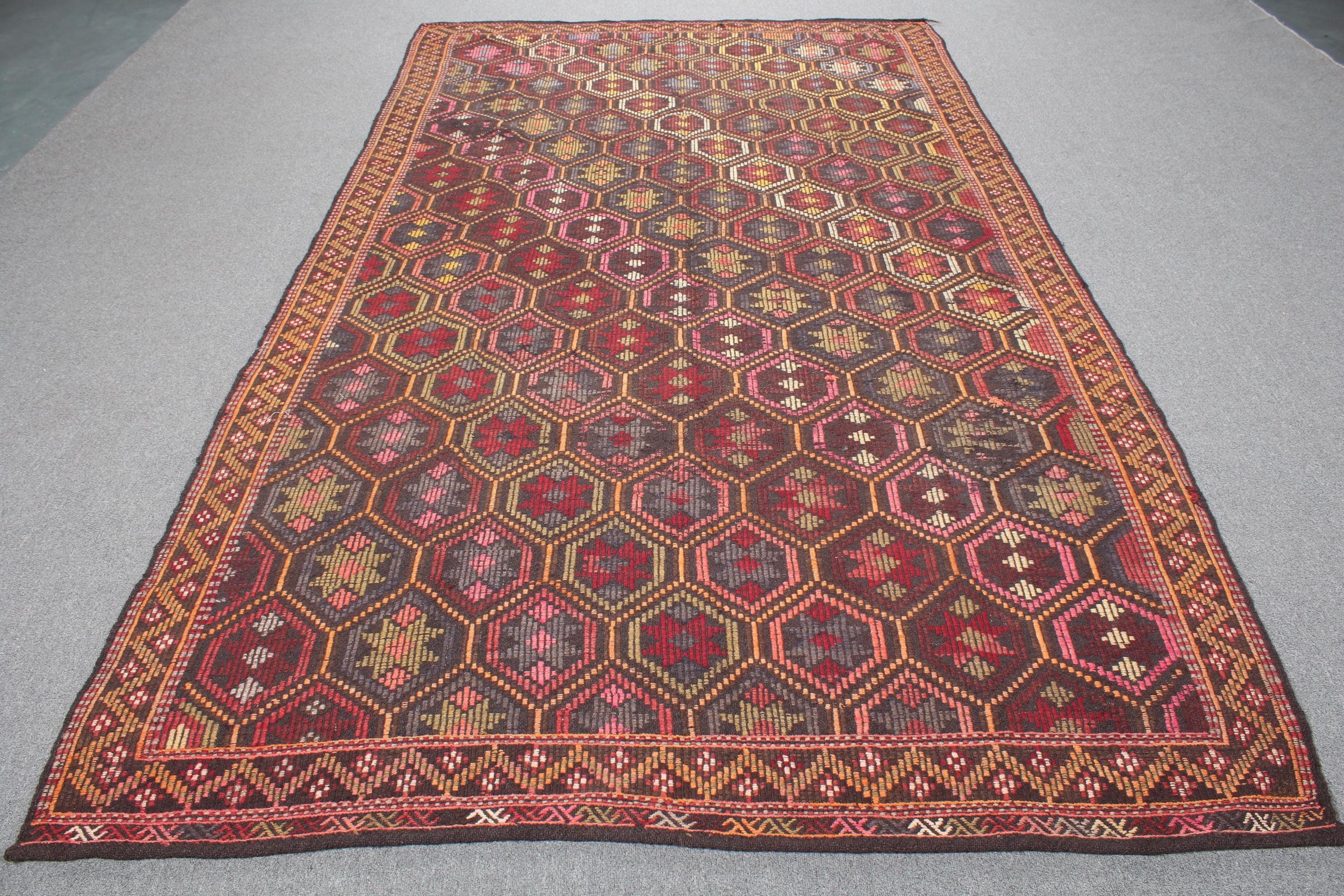 ヴィンテージキリム、大型トルコキリム、刺繍入りウシャクキリム