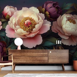 Carta da parati floreale romantica con peonie – Carta da parati vintage suggestiva con fiori rosa e prugna – Elegante arte botanica per camera da letto o soggiorno