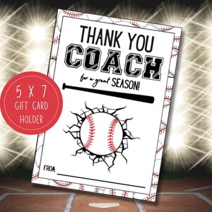 Könnte beinhalten: Ein druckbarer Geschenkkartenhalter im Baseball-Design im Format 12,7 x 17,8 cm. Die Karte zeigt einen Baseball, der eine rissige Wand durchbricht, einen Schläger und den Text "Danke Coach für eine tolle Saison!"