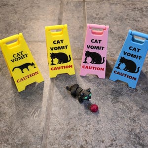 Mini cartelli per pavimento bagnato con vomito di gatto (alti 13 cm) (regalo unico) Scegli tra la versione 1 o 2 (vedi foto) Gli acquirenti abituali riceveranno un cartello in omaggio!!!