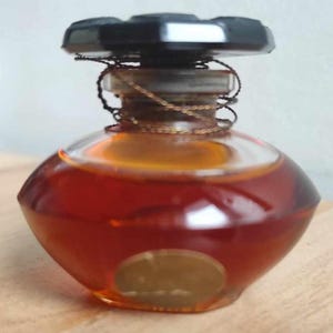 Narcisse Noir – PARFUMS CARON