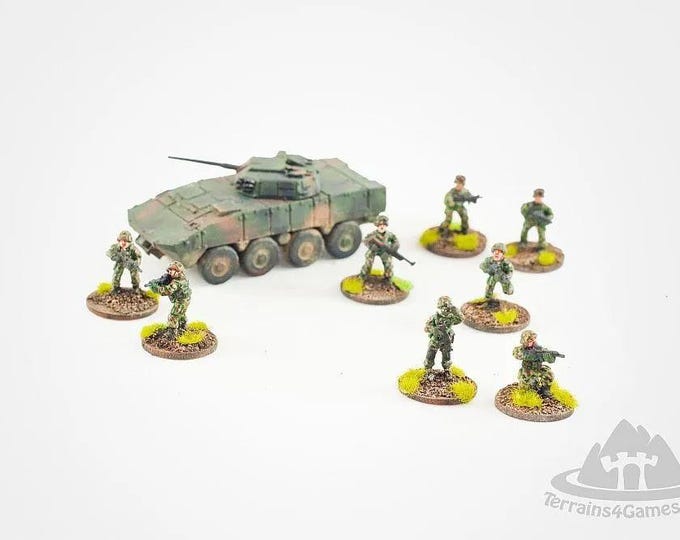 IFV ROSOMAK with team (8soldiers) 15mm 1/100 scale vehicle model