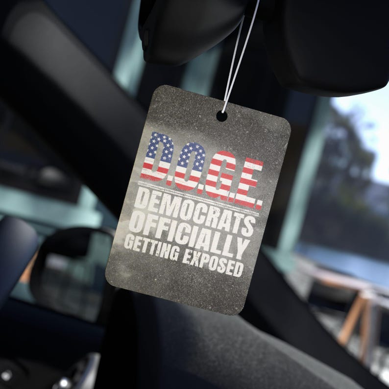 Doge Auto Lufterfrischer Vintage Distressed Amerikanische Flagge Grafik Lustige Regierungs Satire Design drei Düfte Pine, New Car, Black Ice Bild 7