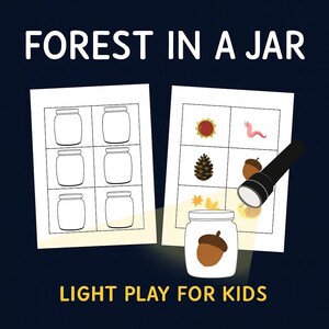 Pode incluir: Duas folhas de papel brancas com ilustrações e texto. Uma folha tem seis contornos de frascos em branco. A outra folha tem um sol, uma minhoca, um pinha, uma bolota e folhas. O texto diz "FOREST IN A JAR" e "LIGHT PLAY FOR KIDS".