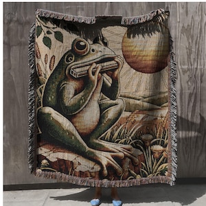 Frog Playing harmonica Woven Throw Blanket: Vintage Animal Print Woven Tapestry And Cotton Kawaii Blanket For Goblincore And Fairycore Decor