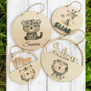 Plaque de porte personnalisée pour la chambre d'enfant avec lion, girafe, tigre, aux couleurs souhaitées, cadeau baptême, naissance, anniversaire enfant, plaque nominative