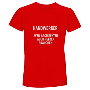 Puede incluir: Una camiseta roja brillante con texto blanco. El texto dice "HANDWERKER WEIL ARCHITEKTEN AUCH HELDEN BRAUCHEN". La camiseta está hecha de un material suave y tiene mangas cortas.
