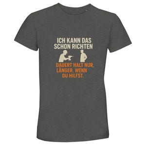 Puede incluir: Camiseta gris oscuro con el texto alemán "ICH KANN DAS SCHON RICHTEN" sobre una ilustración de dos figuras. Debajo, el texto "DAUERT HALT NUR, LÄNGER, WENN DU HILFST."