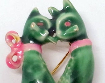 Vintage Siamese Cat Brooch - Green Enamel - Pink Bow = Great Condition - Siamese Cat Pin - Free Shipping
