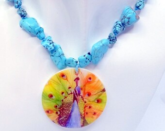 Colorido collar de pavo real - Nuggets de turquesa gruesos genuinos anudados a mano - Colgante de pavo real de nácar - Hermoso