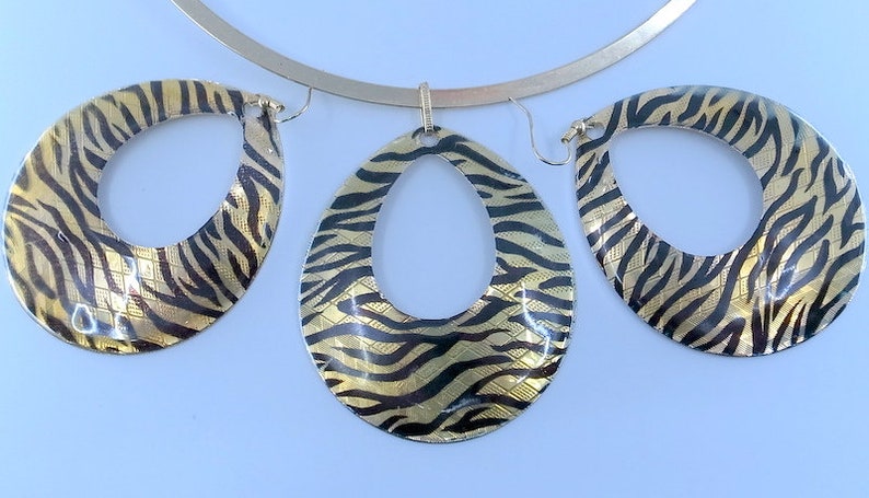 Vintage Tiger Stripe Necklace and BIG Earrings Iridescent Gold And Black Bold Statement Pieces Tiger Stripes image 2