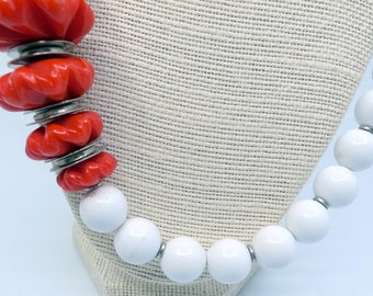 gran collar de declaración gruesa - rojo y blanco - perfecto para ese vestido maxi - Abstracto