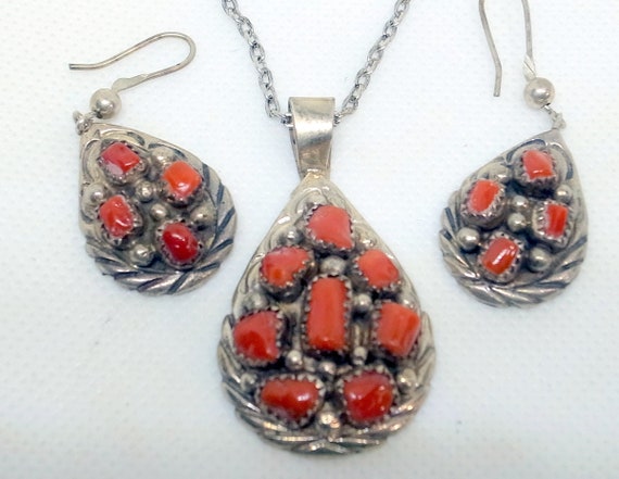 Vintage Navajo Coral Necklace AND Matching Earrings - Handmade - Sterling Silver - Signed - Dangle Earrings - Big Coral Pendant  - 16 CORALS
