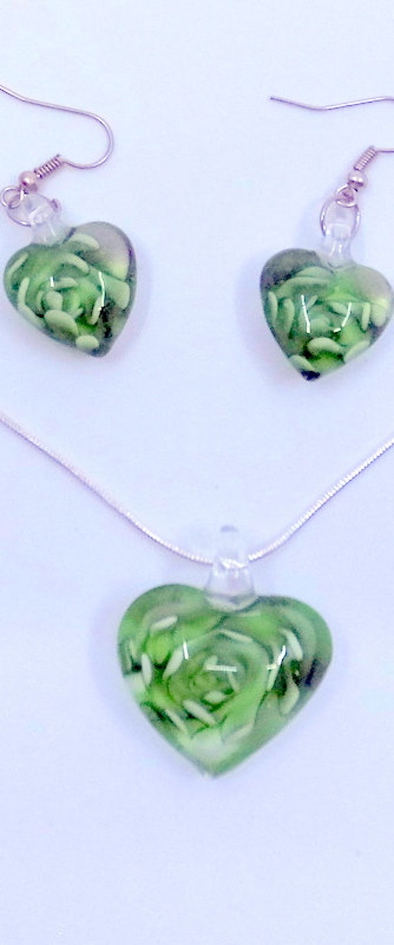 Vintage Green Blown Glass Rose Heart Necklace And… - image 6
