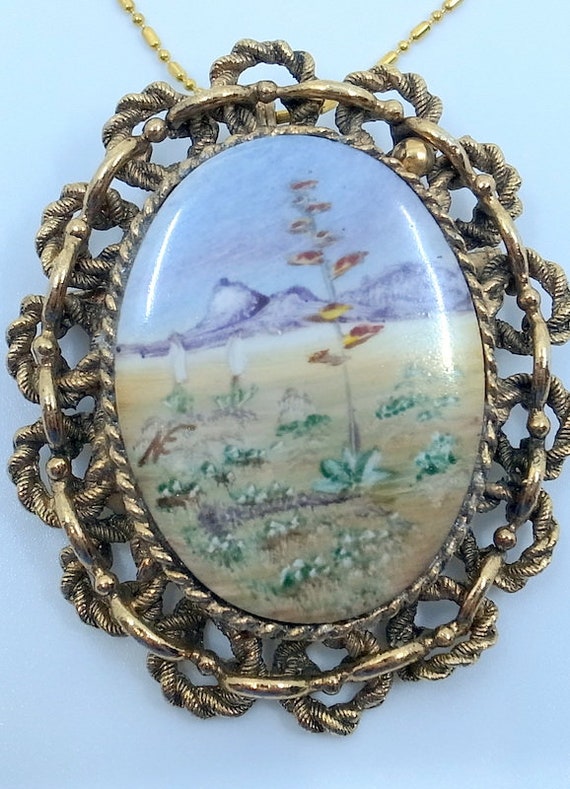 Vintage Hand-Painted Texas Scene Brooch/Pendant - 