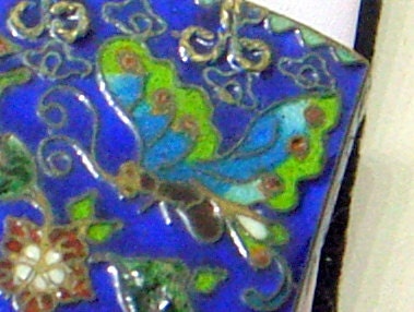 Collier Vintage Papillon En Émail Cloisonné Bleu Et Rose - Ancien - État Bon