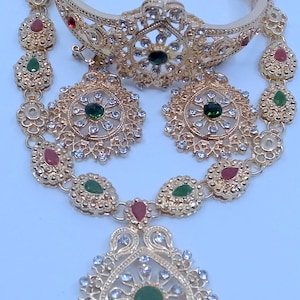 Hermosa pulsera llamativa Collar Y aretes Bling con CZ de rubí y esmeralda Boda Fiesta de graduación Iglesia imagen 1