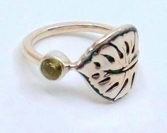 Sterling Leaf Ring With Peridot - Size 6 - Birthstone For August