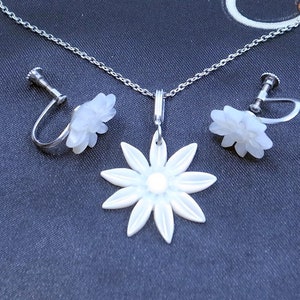 Vintage Mother of Pearl Mod Flower Power Necklace And Matching Screw On Earrings - Mod MOP Set - Signed - HANDCARVED - Retro Atomic