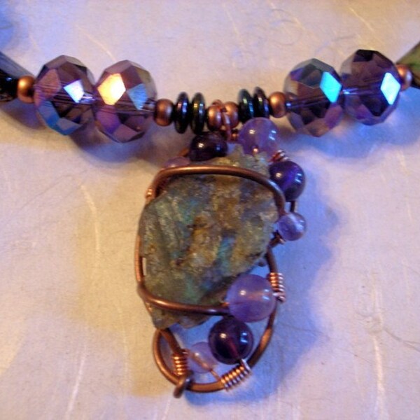 Color Flash Labradorite Pendant Necklace With Amethysts And Crystals -  Copper - Mother of Pearl