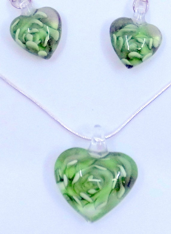 Vintage Green Blown Glass Rose Heart Necklace And… - image 3