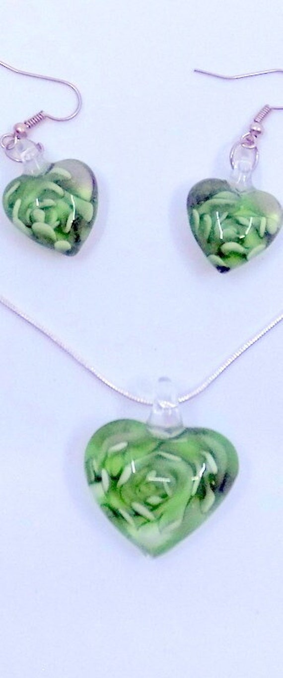 Vintage Green Blown Glass Rose Heart Necklace And… - image 1