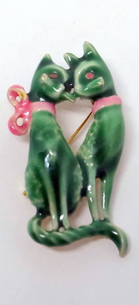 Vintage Siamese Cat Brooch - Green Enamel - Pink B