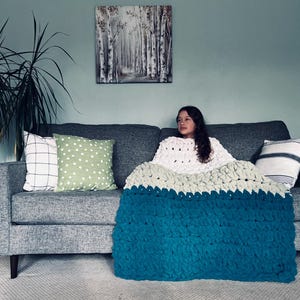 Super Soft Chunky Knit Throw Blanket